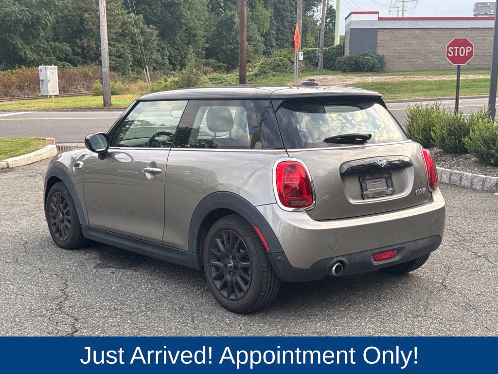 Used 2021 MINI Cooper 2-Door Hardtop FWD image 5