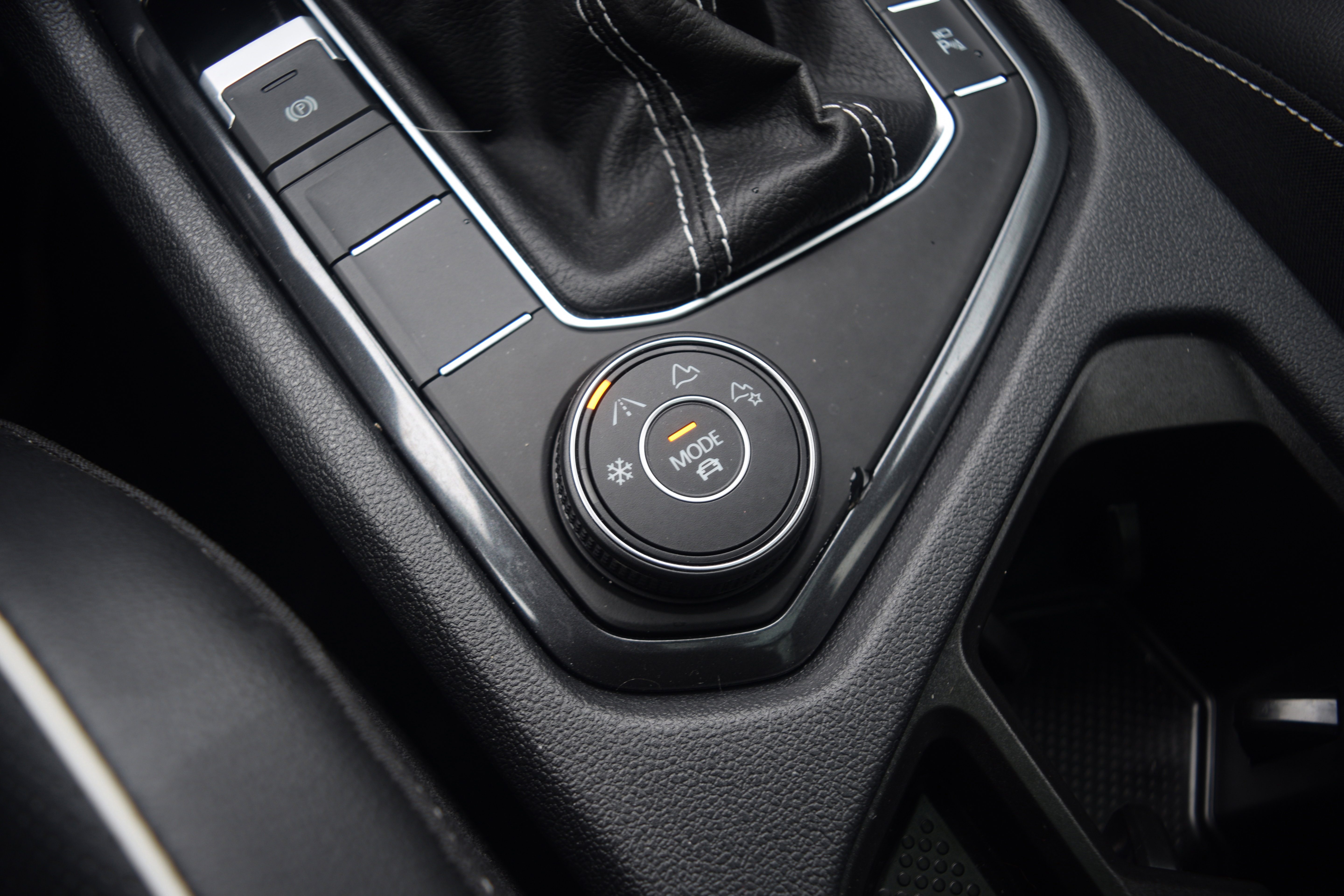 Used 2024 Volkswagen Tiguan SEL R-Line image 13