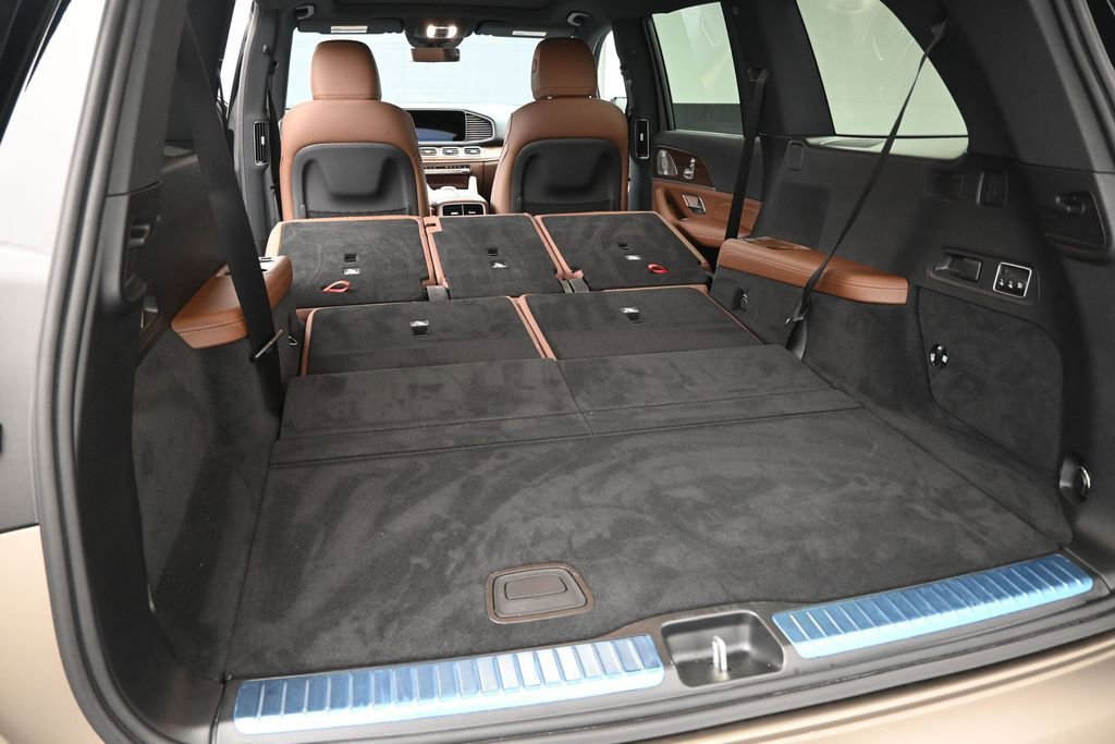 Used 2025 Mercedes-Benz GLS 450 4MATIC image 9