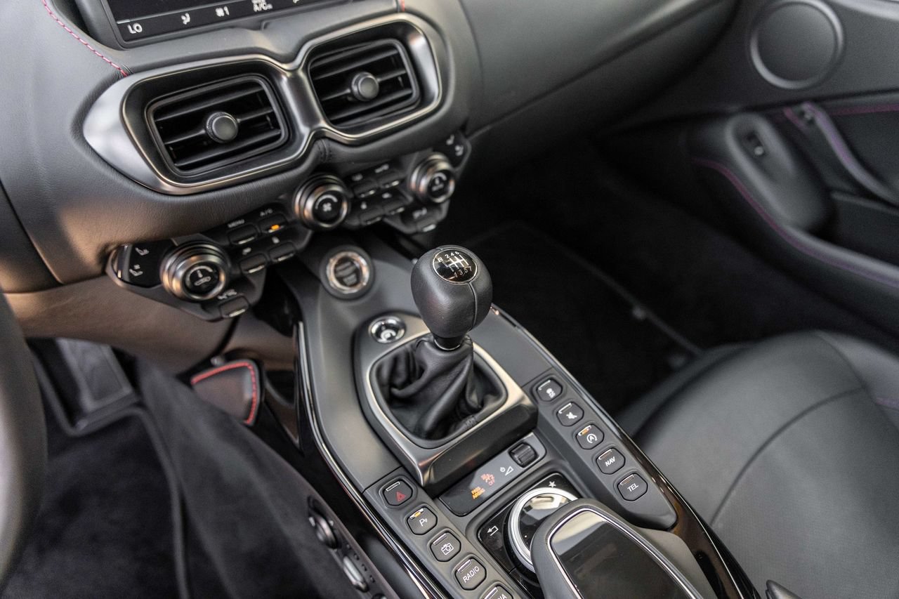 Used 2021 Aston Martin V8 Vantage Coupe RWD image 29