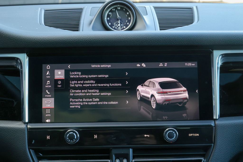 Certified 2025 Porsche Macan image 34