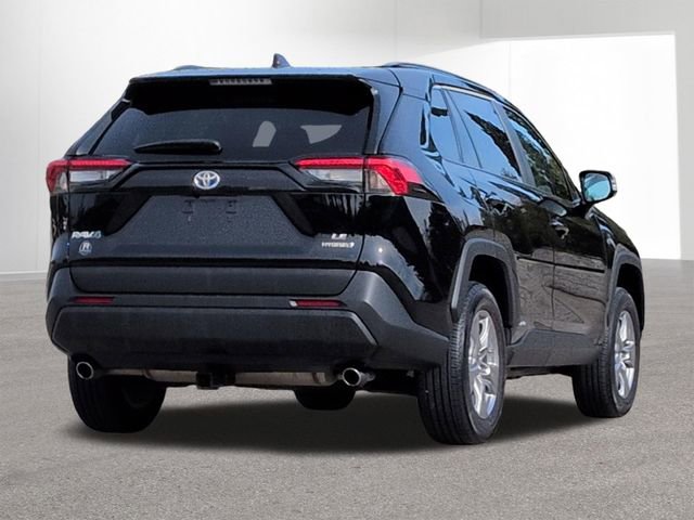 Certified 2022 Toyota RAV4 LE AWD/4WD image 5