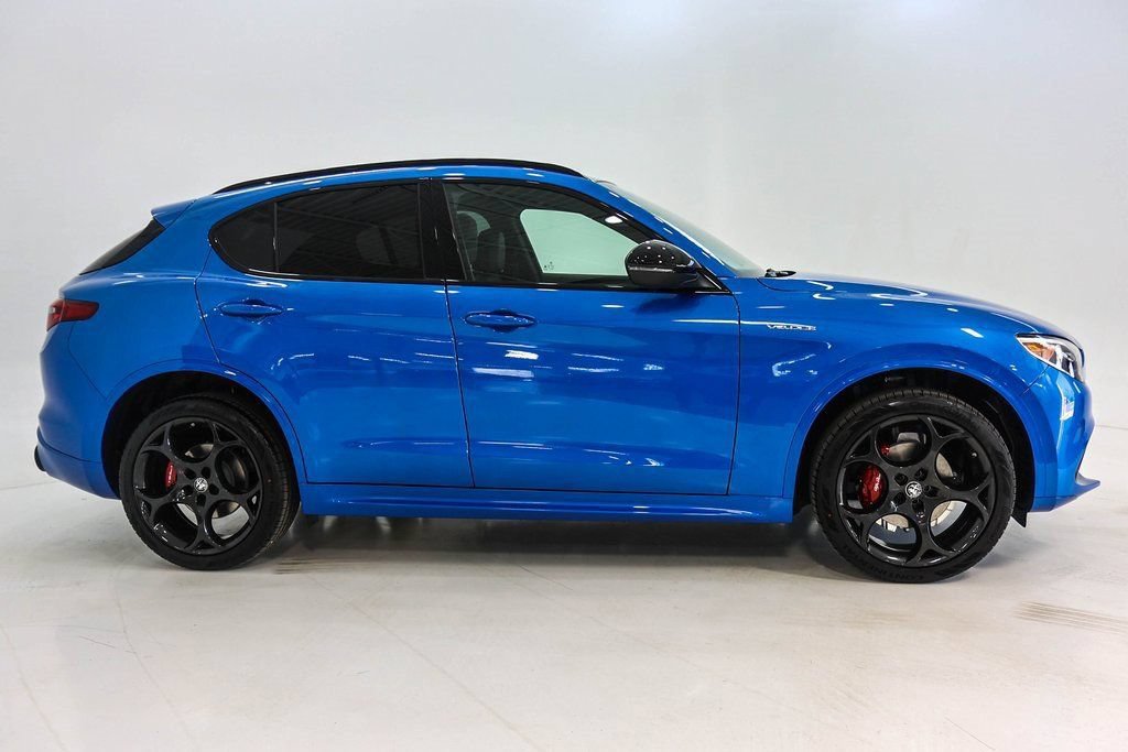 Used 2023 Alfa Romeo Stelvio Veloce AWD/4WD image 29