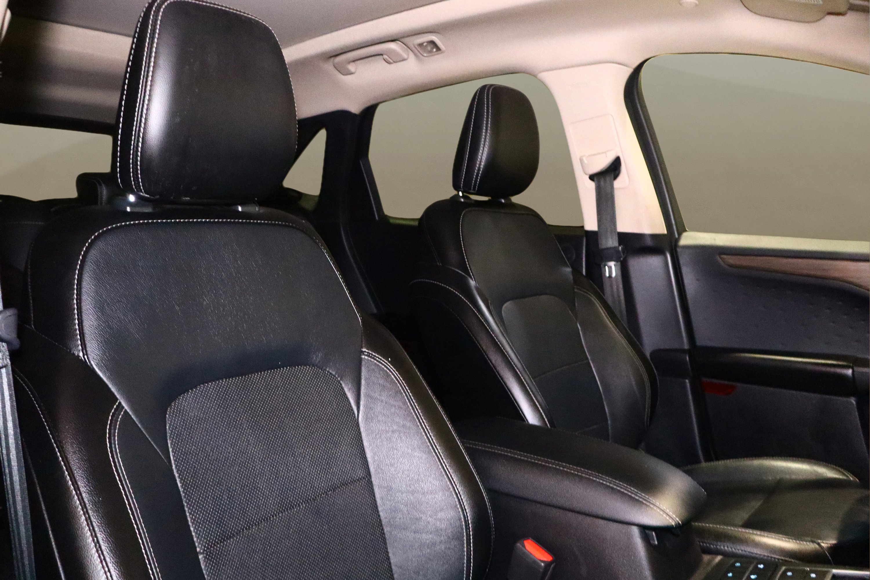 Used 2020 Ford Escape Titanium image 15