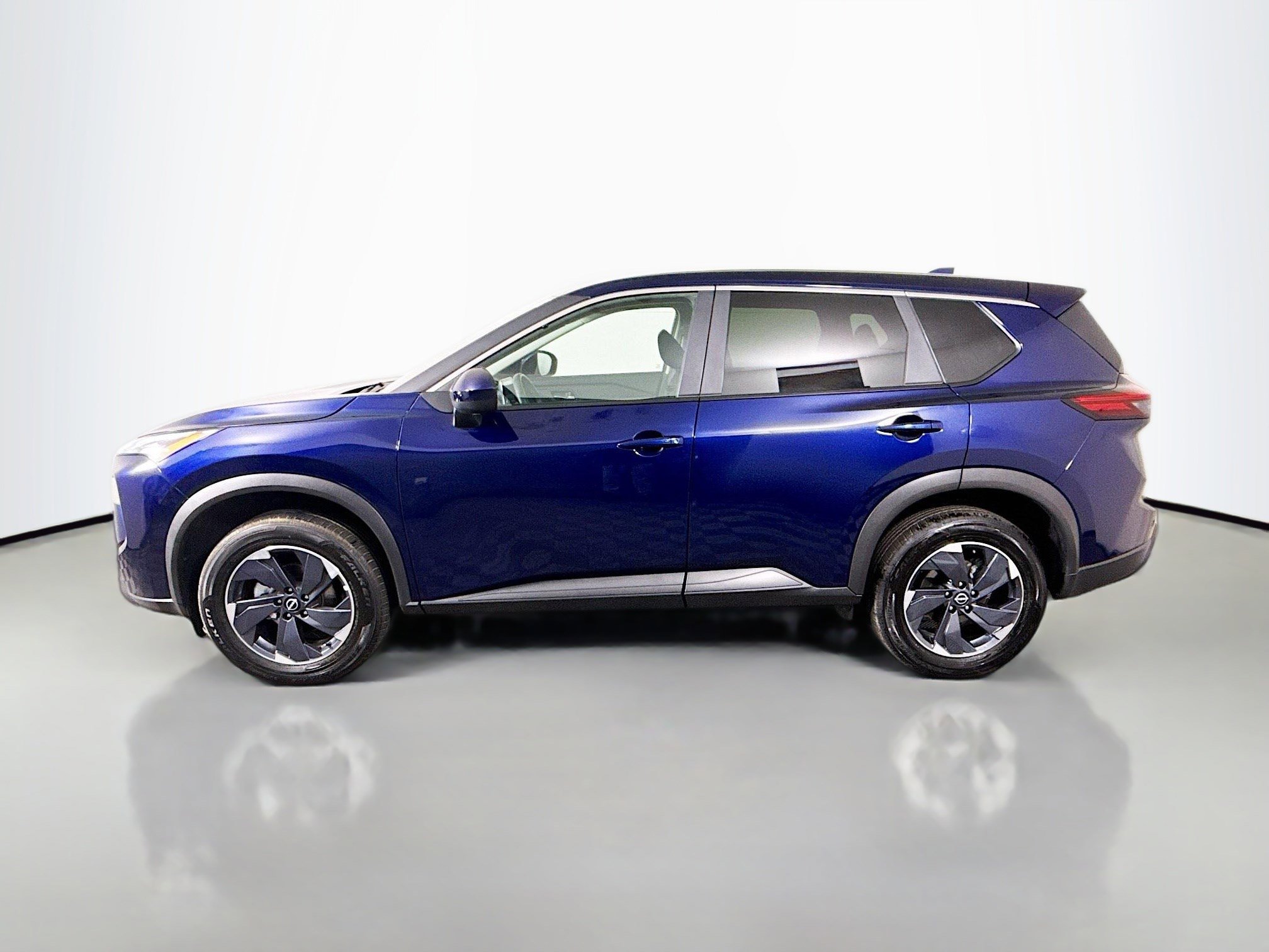 Used 2025 Nissan Rogue SV image 6