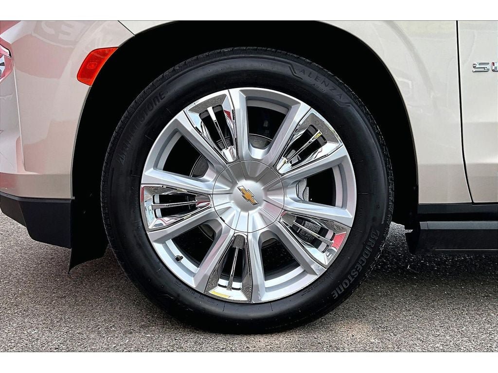 Used 2024 Chevrolet Suburban High Country AWD/4WD image 9