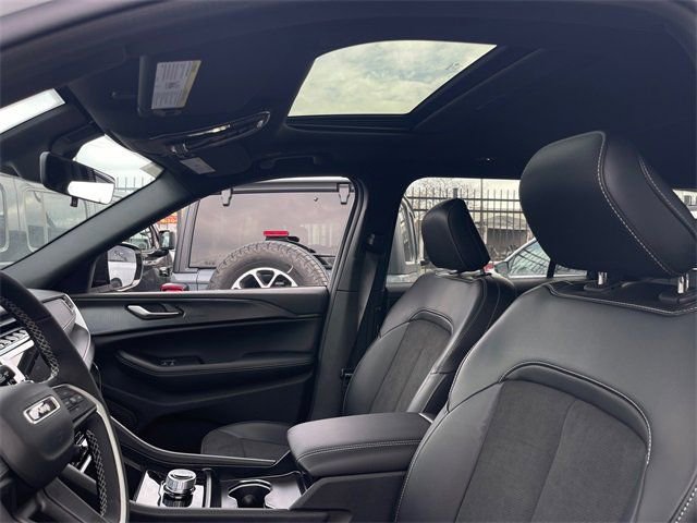 New 2025 Jeep Grand Cherokee L Altitude image 10