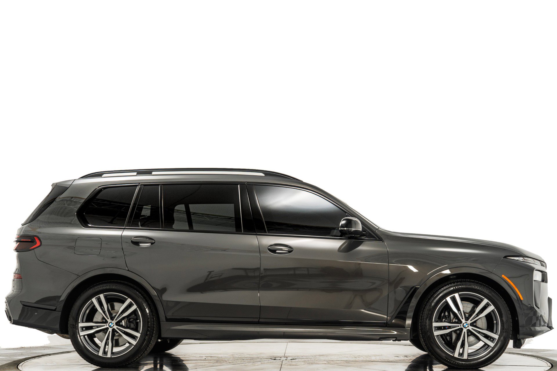 Used 2025 BMW X7 M60i image 2