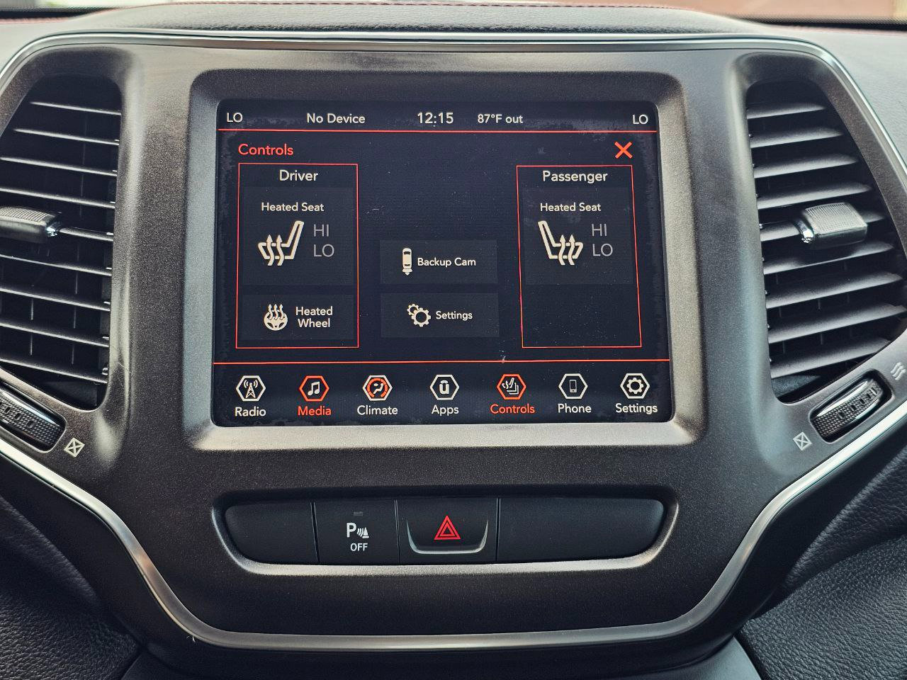 Used 2019 Jeep Cherokee Trailhawk w/ Cold Weather Group image 31