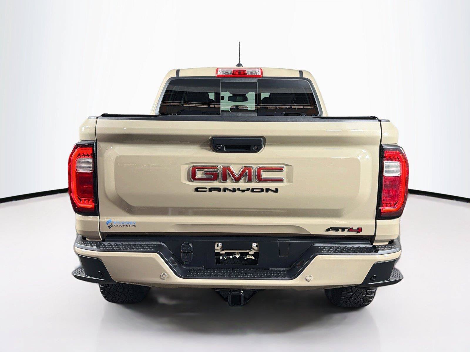 Used 2023 GMC Canyon AT4 w/ AT4 Premium Package AWD/4WD image 10