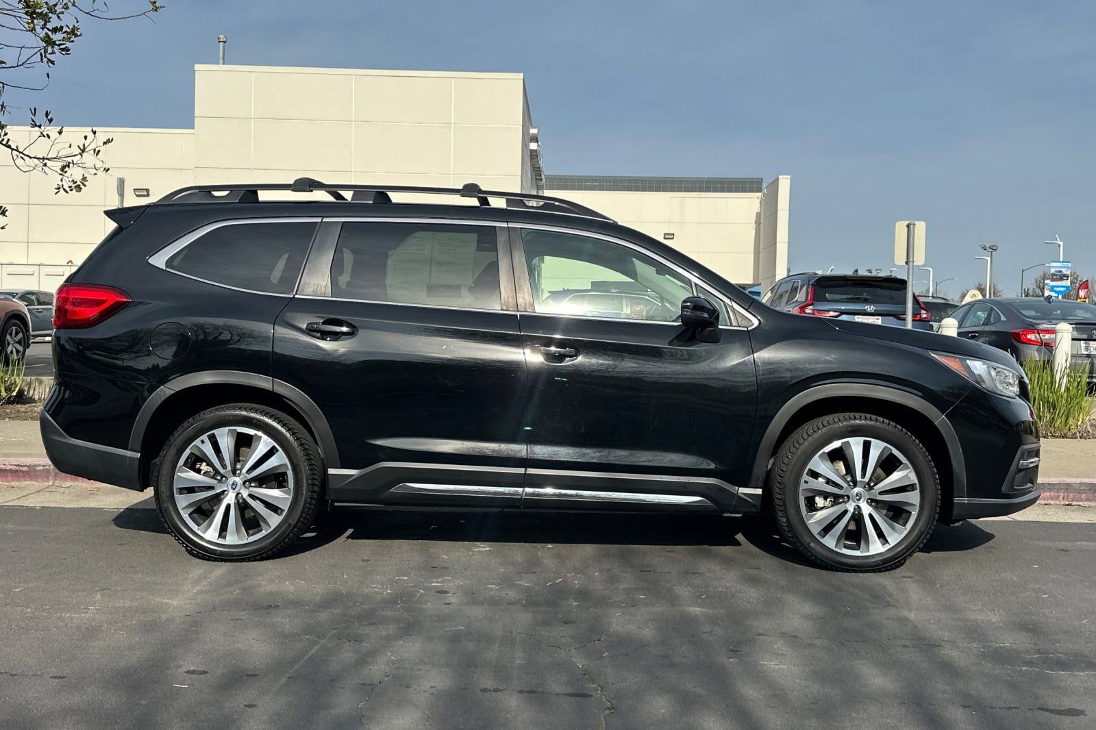 Used 2019 Subaru Ascent Limited w/ Popular Package #3 image 2