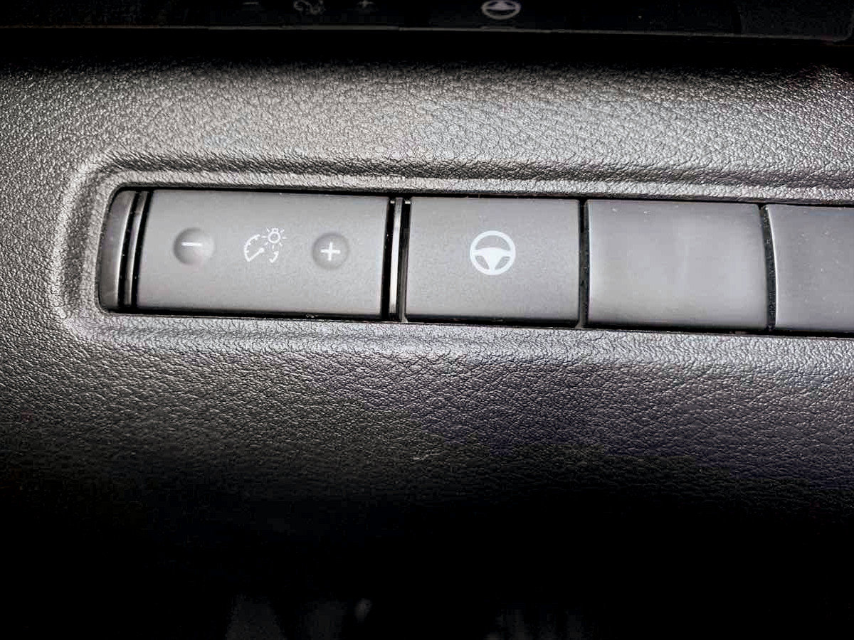 Used 2024 Nissan Pathfinder SV FWD image 23