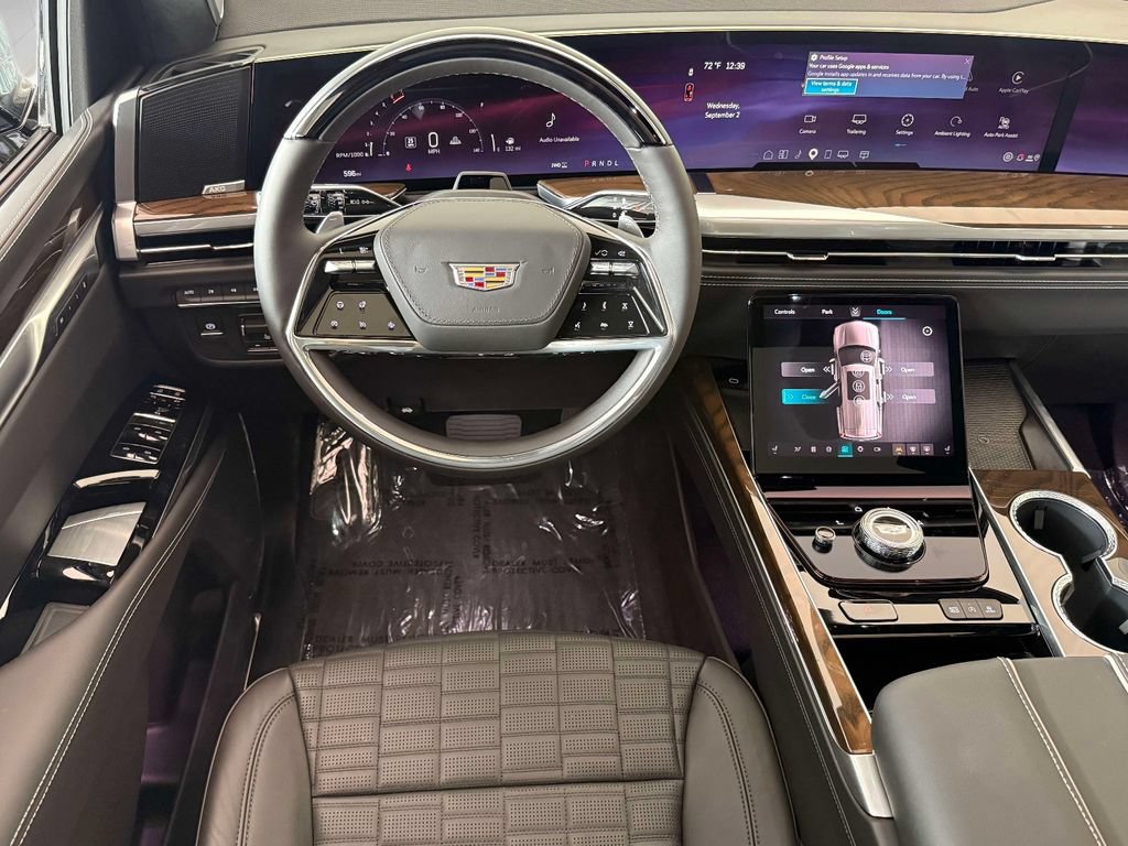 Used 2026 Cadillac Escalade Platinum Sport w/ LPO, ONYX Package AWD/4WD image 4