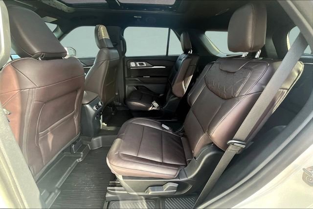 Used 2025 Ford Explorer Platinum w/ Ultimate Package image 24
