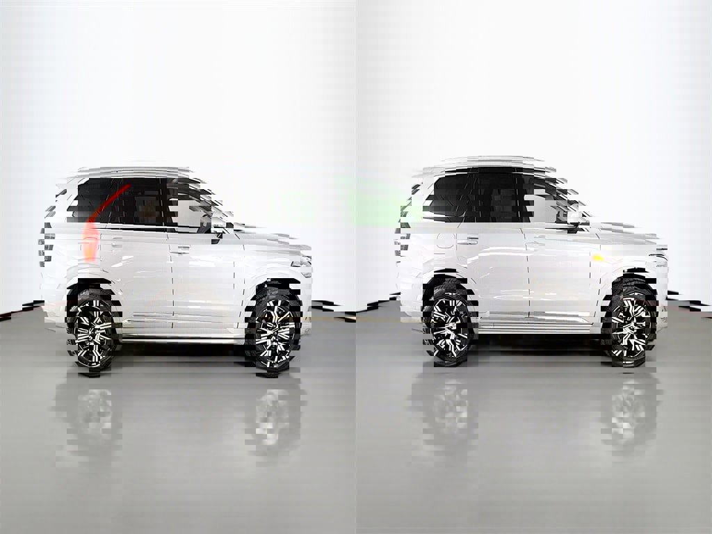 Certified 2024 Volvo XC90 B5 Core w/ Protection Package Premier image 8