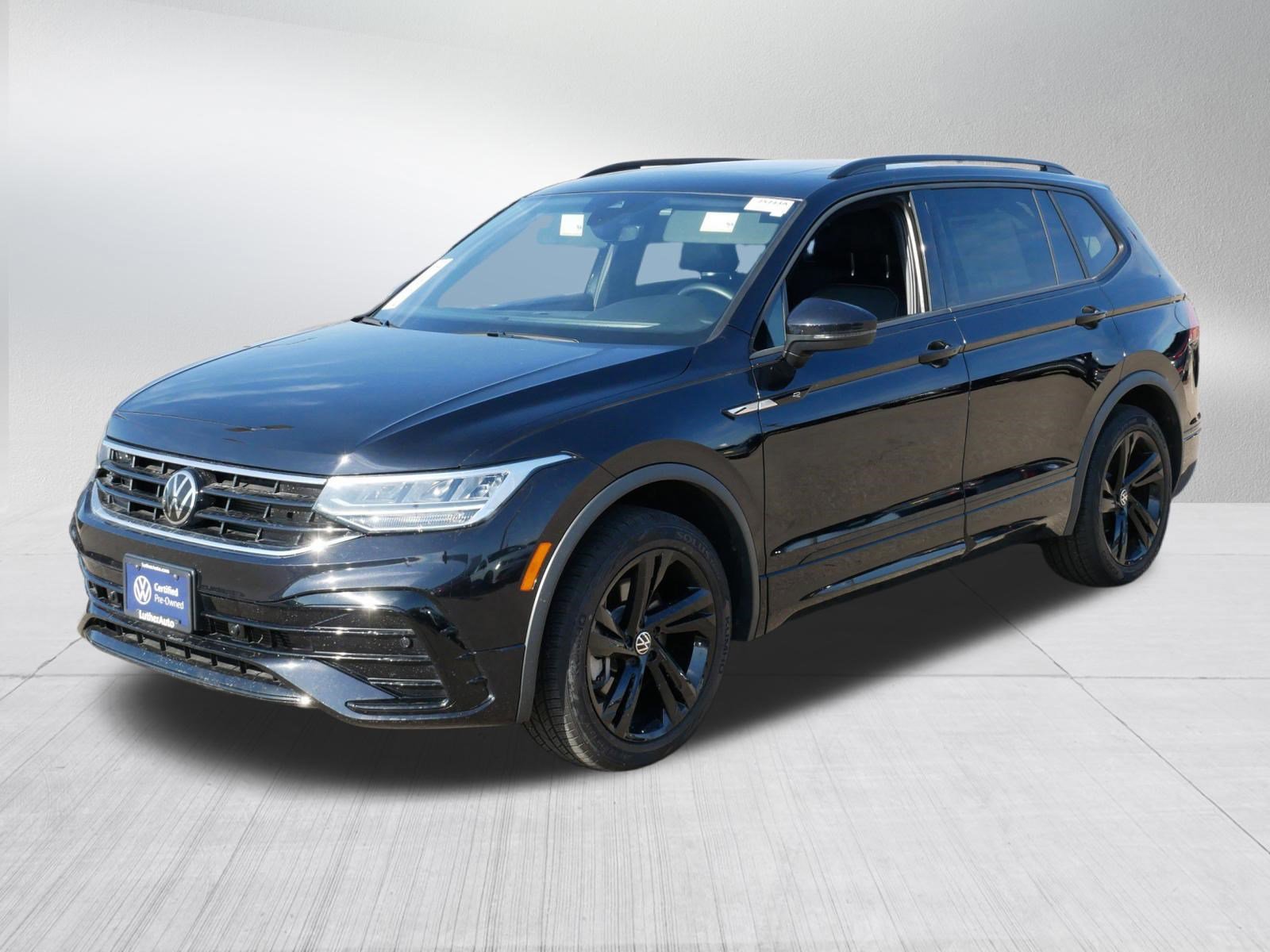 Certified 2023 Volkswagen Tiguan SE R-Line image 3
