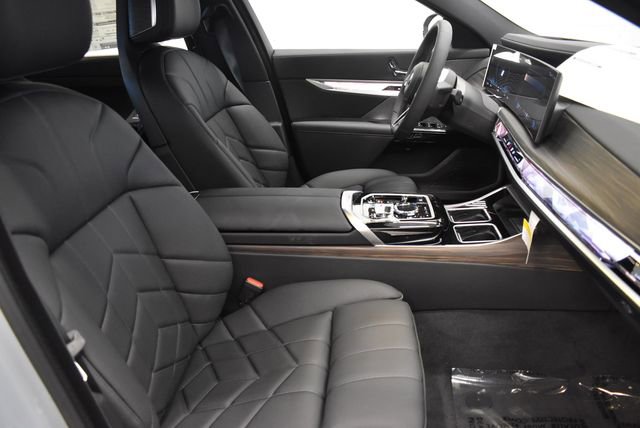 New 2026 BMW i7 xDrive60 w/ Premium Package AWD/4WD image 19