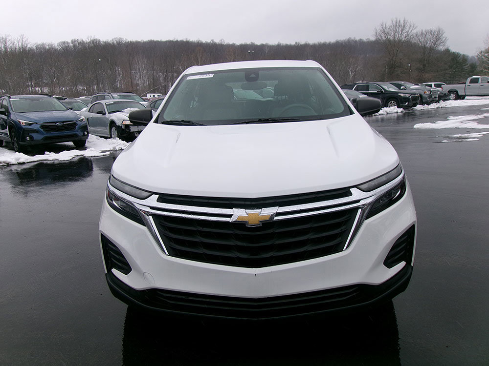 Used 2024 Chevrolet Equinox LS w/ Driver Confidence II Package image 2