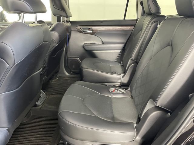 Used 2022 Toyota Highlander Platinum AWD/4WD image 16