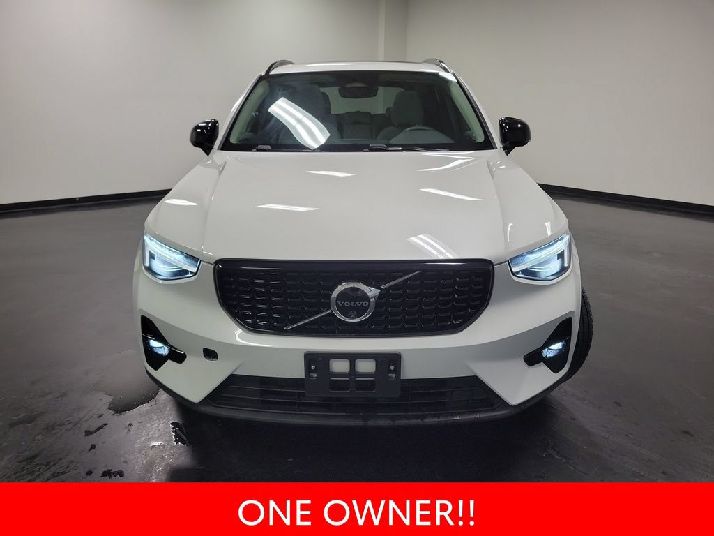 Used 2024 Volvo XC40 B5 Plus AWD/4WD image 3