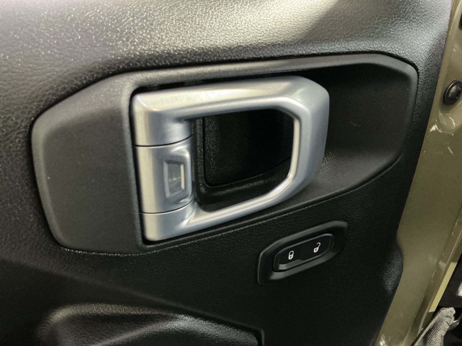 Used 2026 Jeep Wrangler Sport AWD/4WD image 16