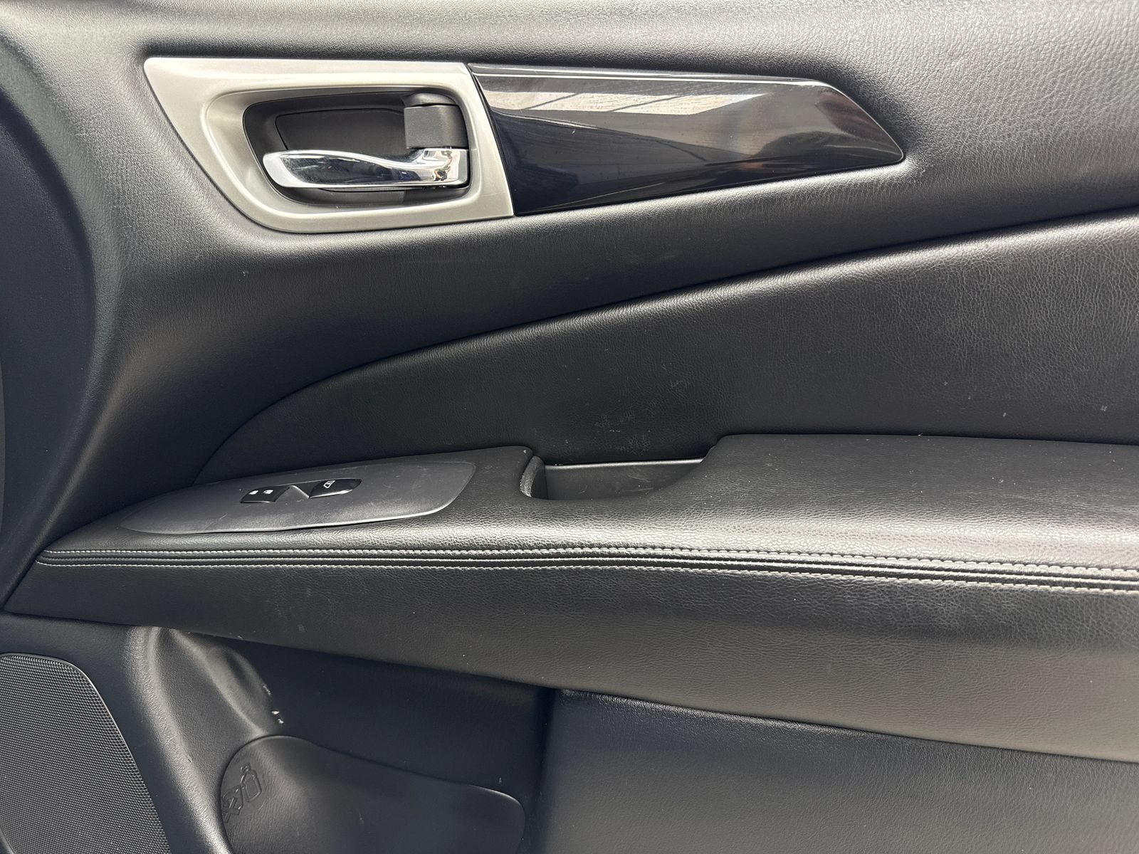 Used 2020 Nissan Pathfinder SV FWD image 43