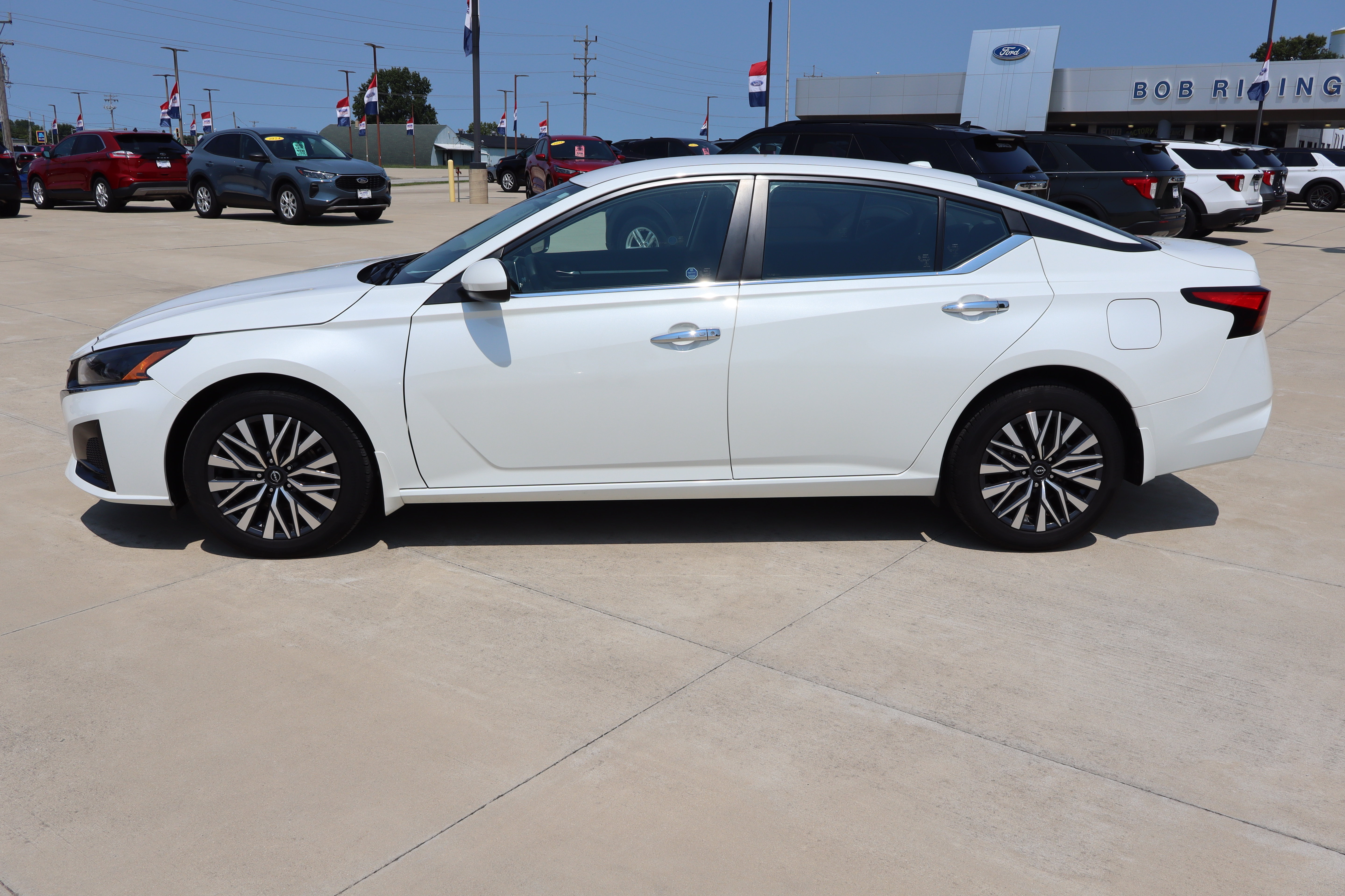 Used 2023 Nissan Altima 2.5 SV AWD/4WD image 8
