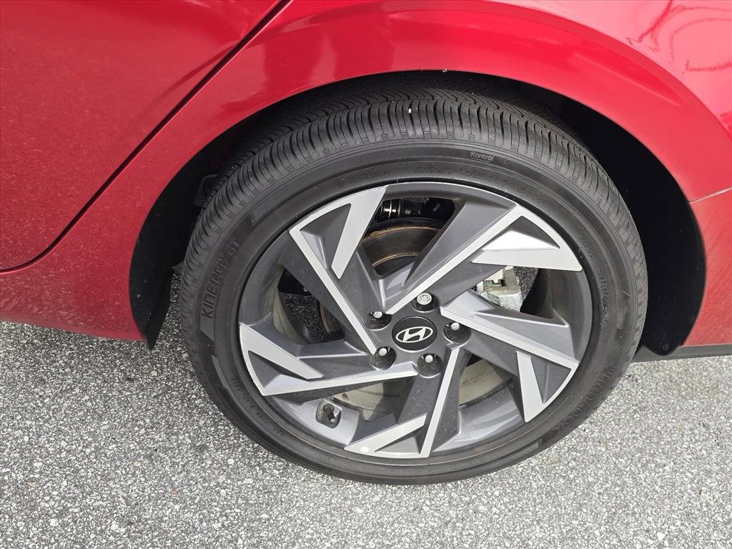 Used 2025 Hyundai Elantra SEL image 15