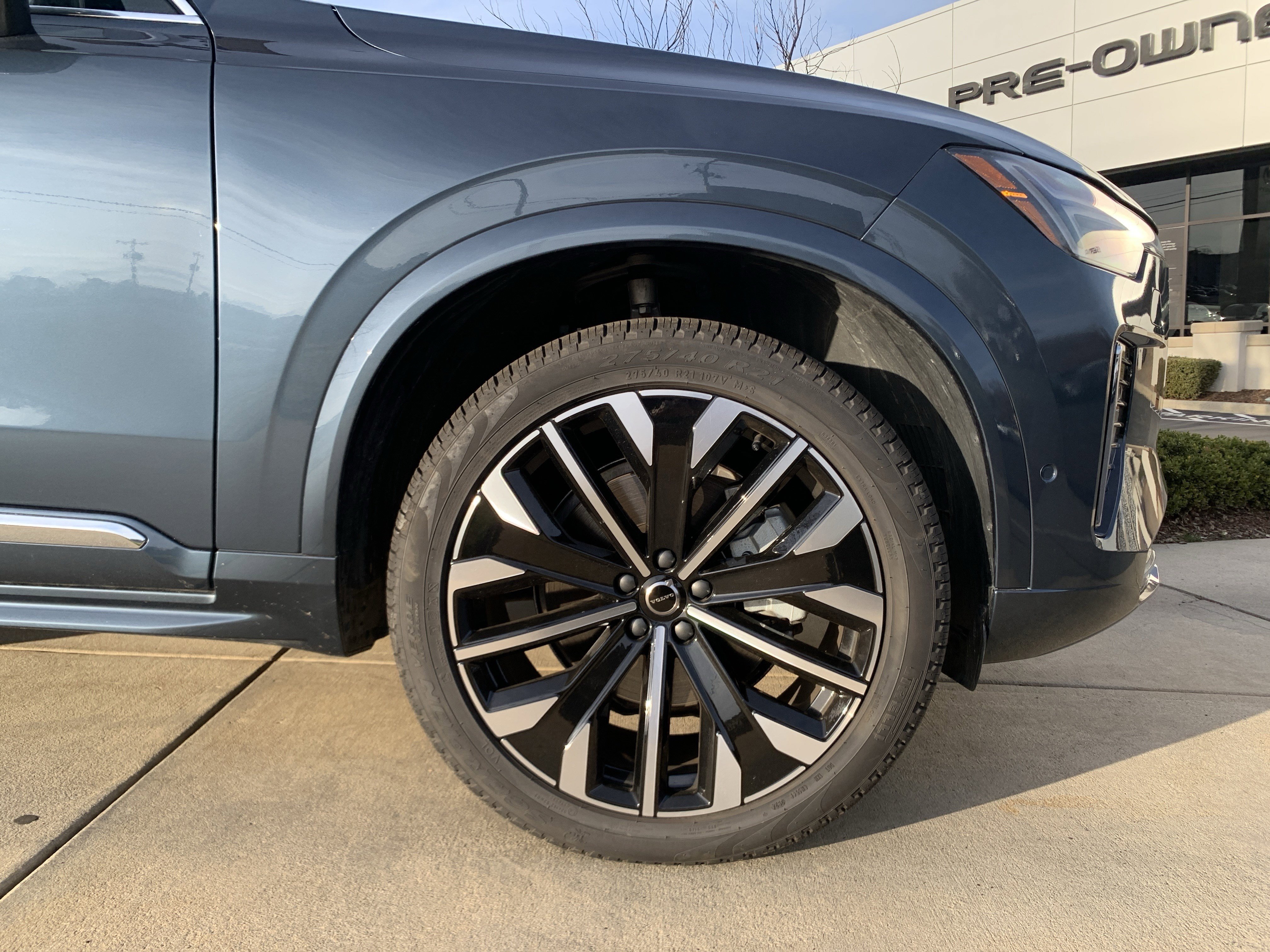 Used 2025 Volvo XC90 B6 Plus image 13