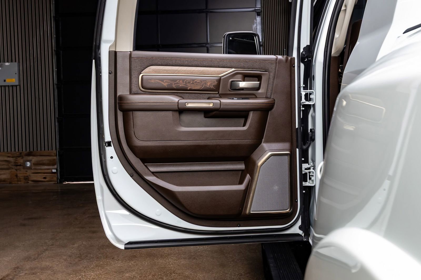 Used 2025 RAM 3500 Longhorn image 36