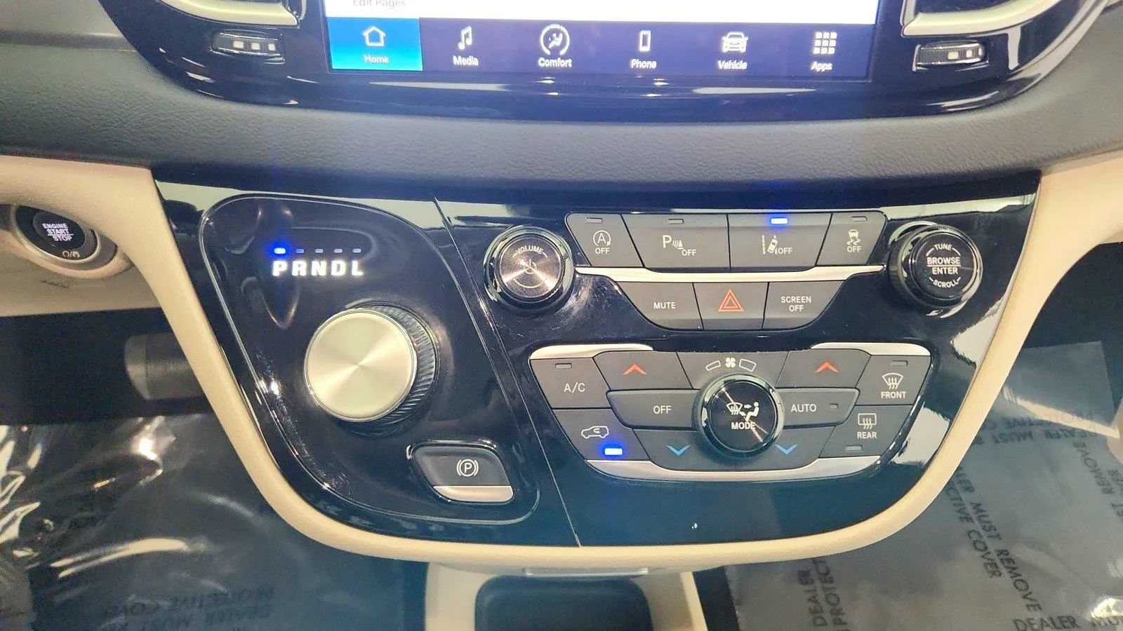 Used 2023 Chrysler Pacifica Touring-L FWD image 18