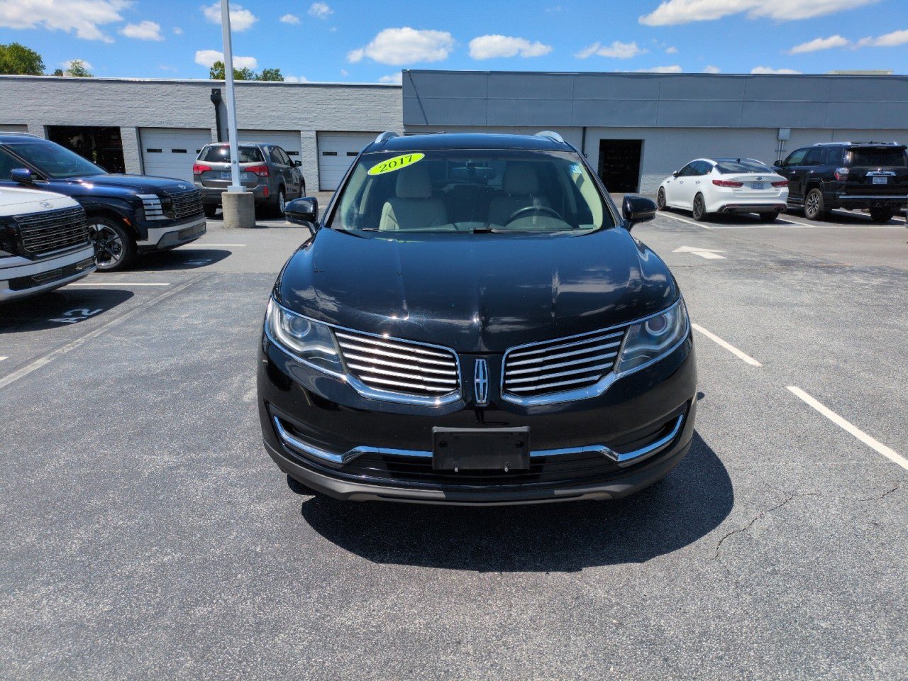 Used 2017 Lincoln MKX Select w/ Select Plus Package FWD image 2