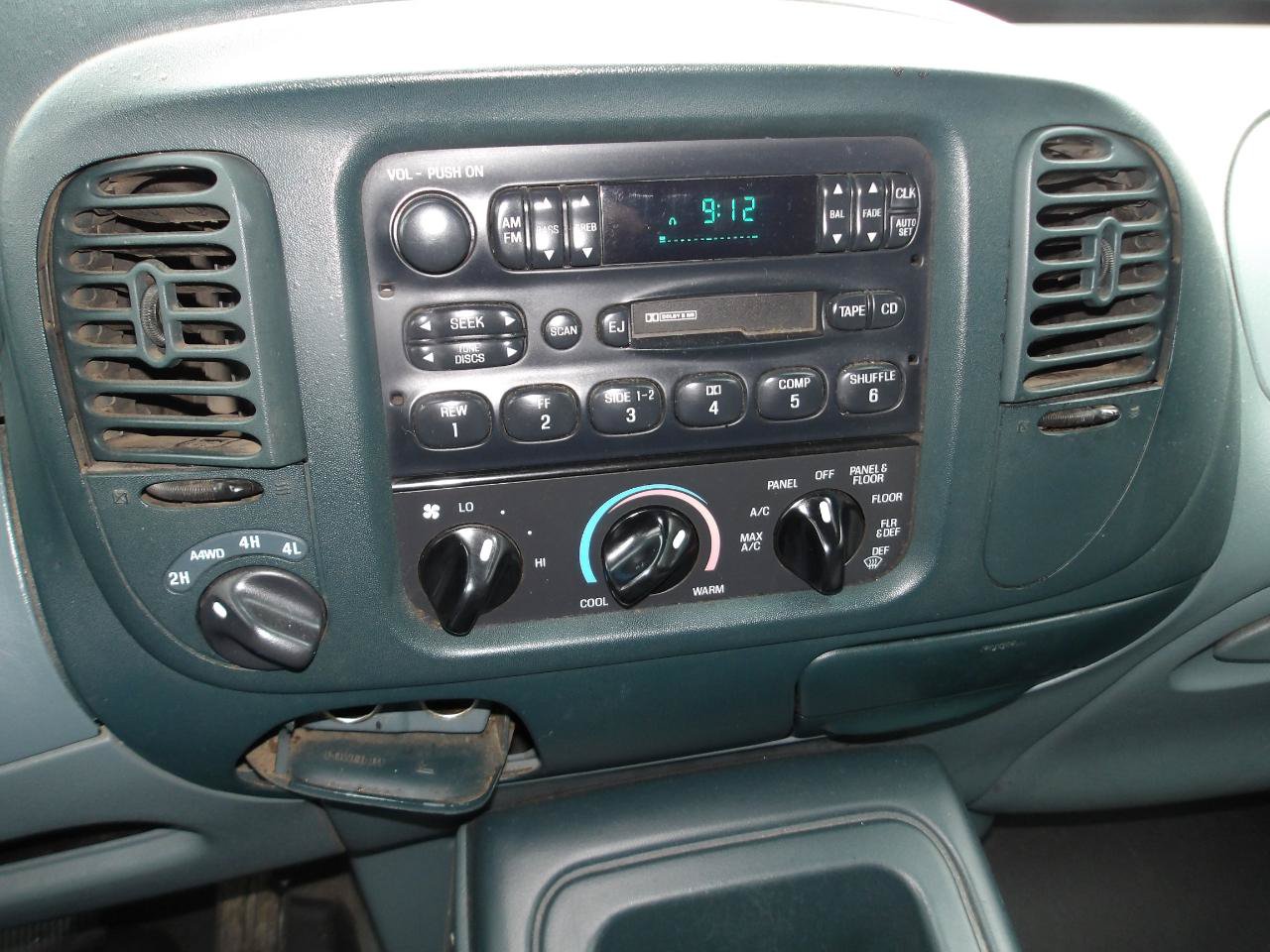 Used 1998 Ford Expedition XLT AWD/4WD image 19