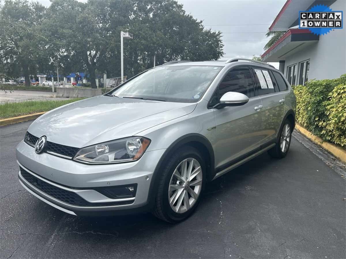 Used 2017 Volkswagen Golf Alltrack SE image 3
