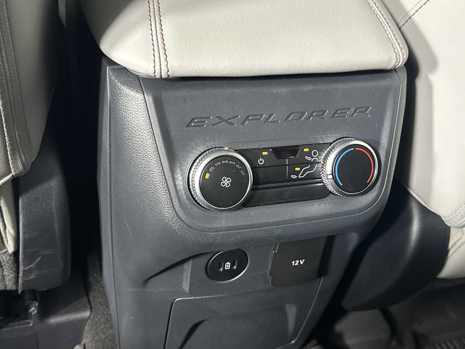 Used 2025 Ford Explorer Active w/ Active Comfort Package RWD image 25