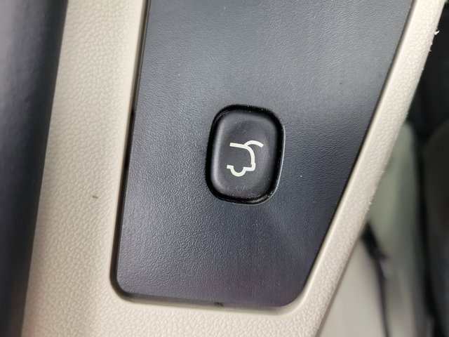 Used 2012 Dodge Grand Caravan SXT FWD image 19