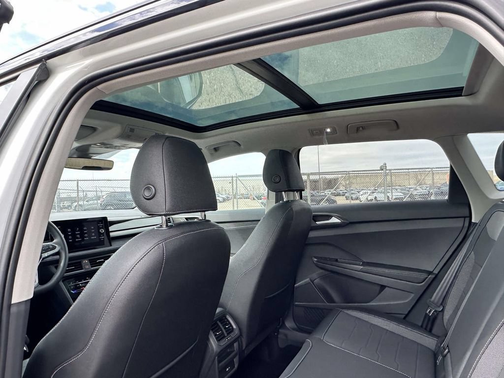 New 2025 Volkswagen Taos SE FWD image 10