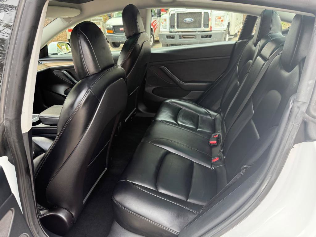 Used 2022 Tesla Model 3 Standard Range Plus image 12