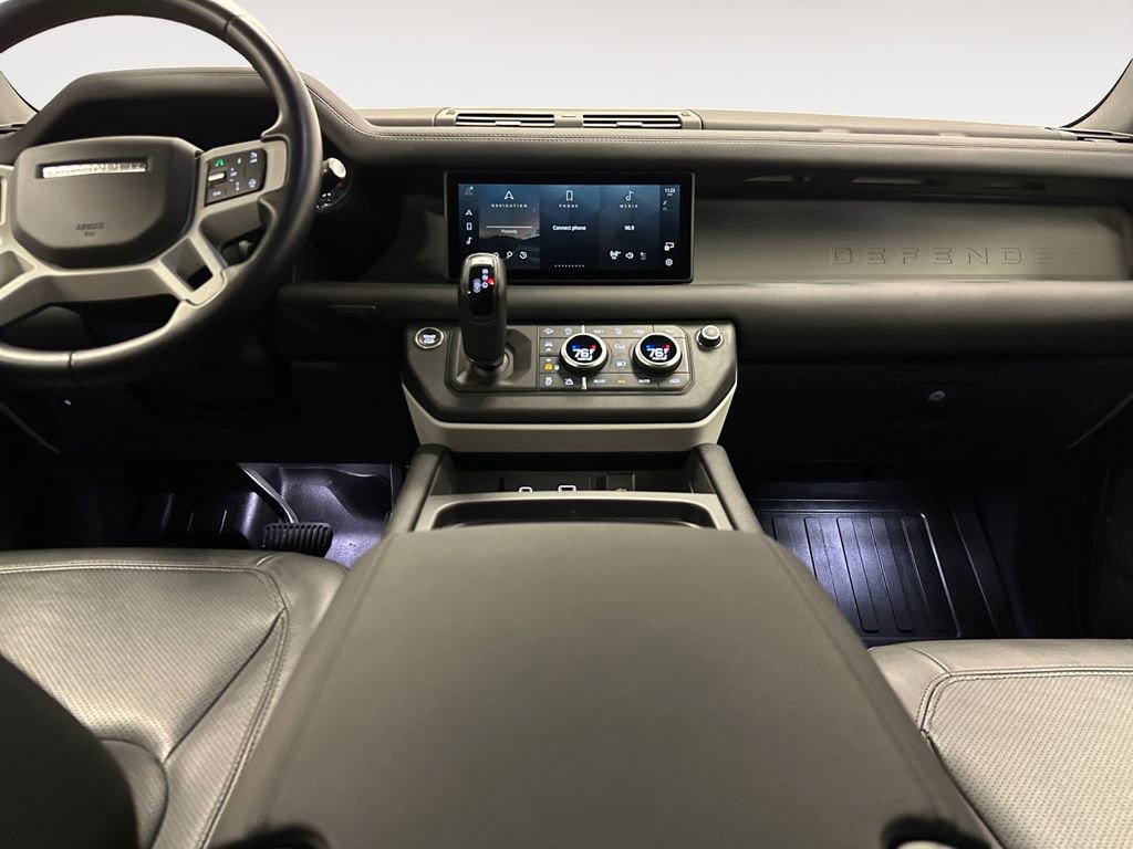 Used 2024 Land Rover Defender 110 S image 11