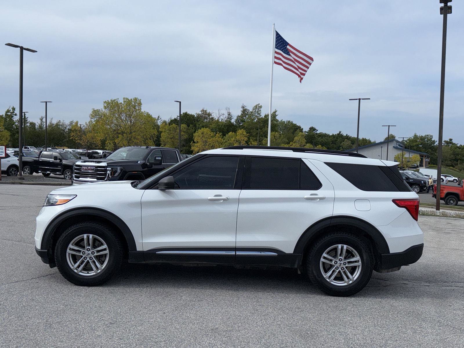 Used 2020 Ford Explorer XLT w/ Equipment Group 202A image 5