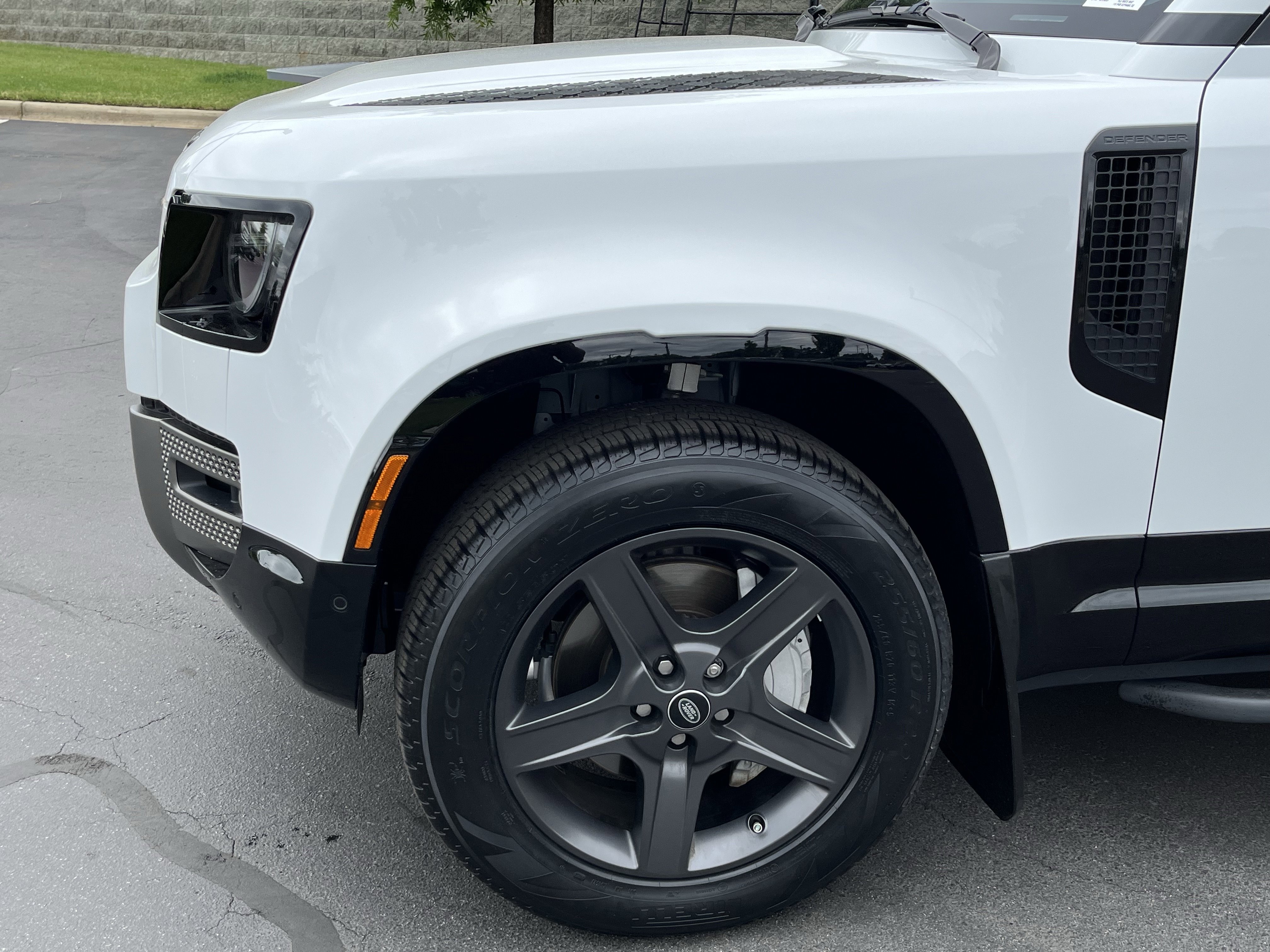 Certified 2024 Land Rover Defender 110 X-Dynamic SE AWD/4WD image 13