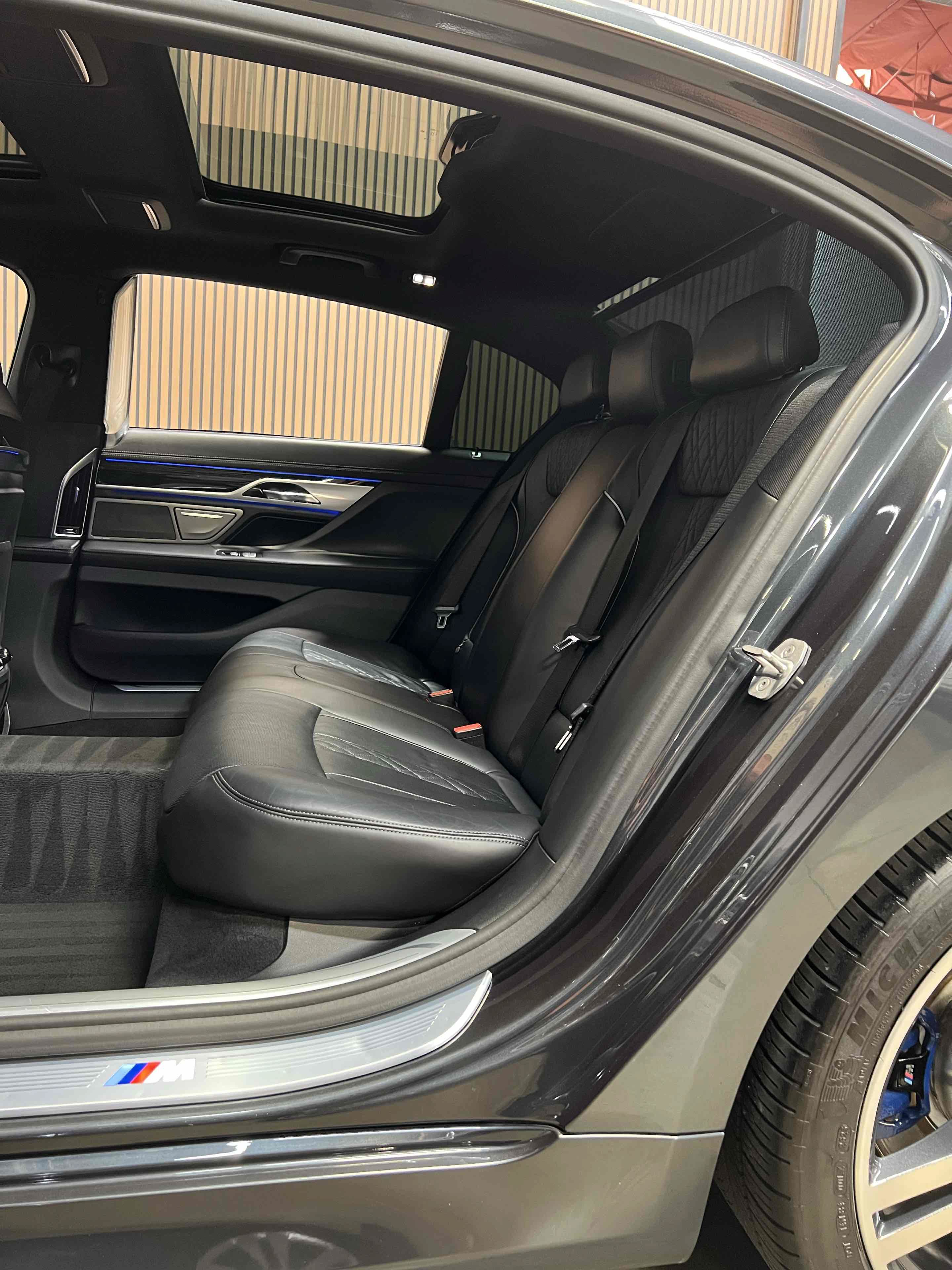 Used 2018 BMW 750i RWD image 47