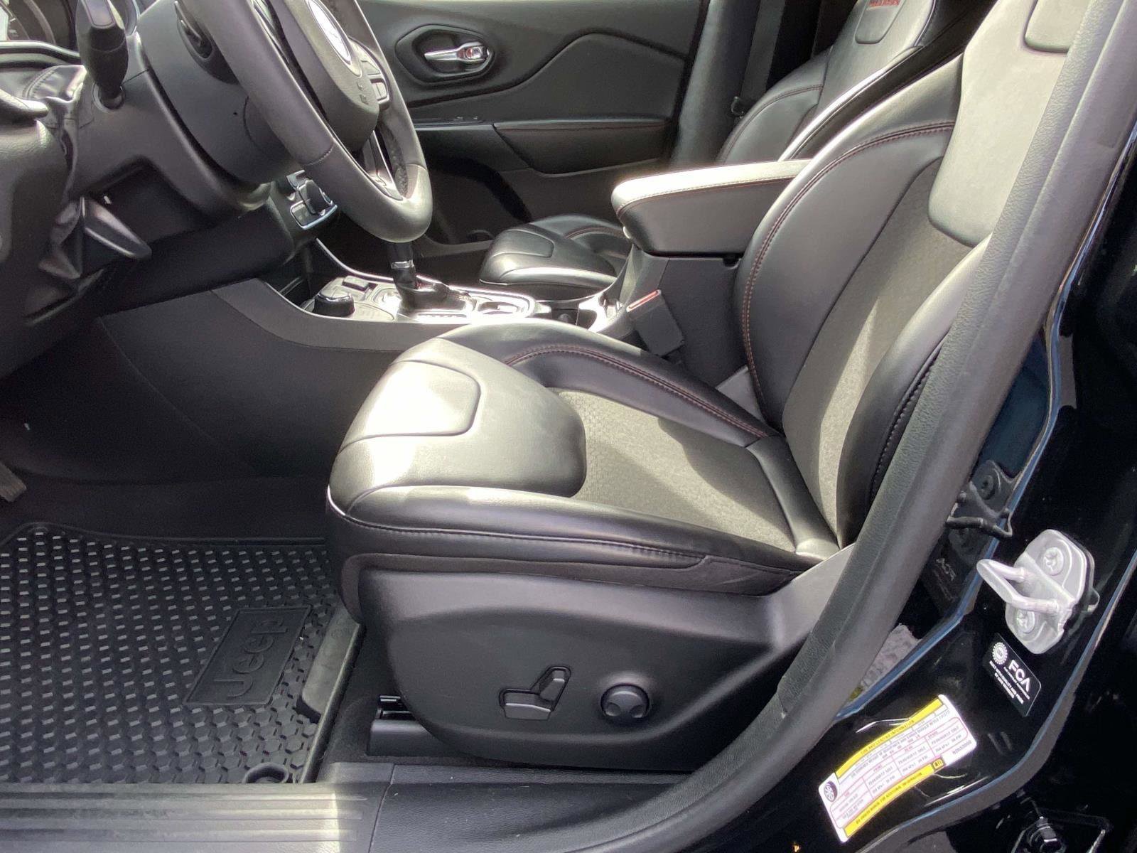 Certified 2022 Jeep Cherokee Trailhawk w/ Trailer Tow Group image 24