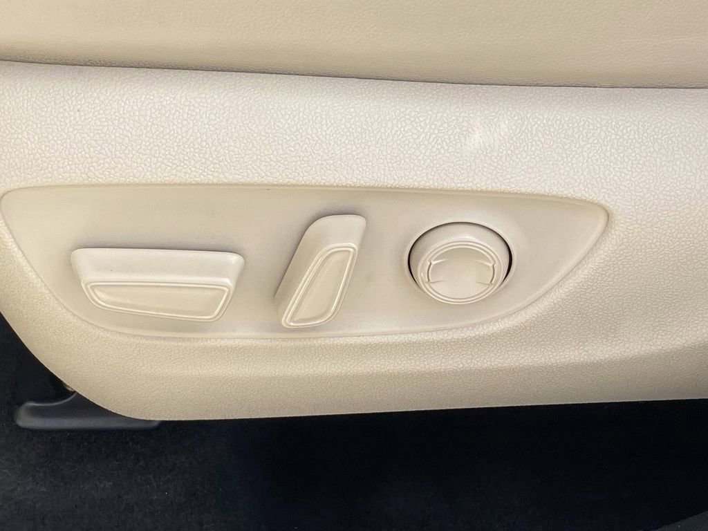 Used 2024 Toyota Highlander Platinum image 24