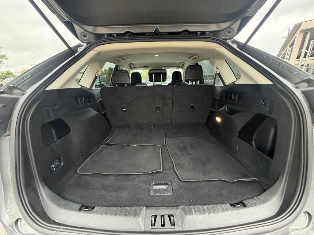 Used 2024 Ford Edge SEL image 19