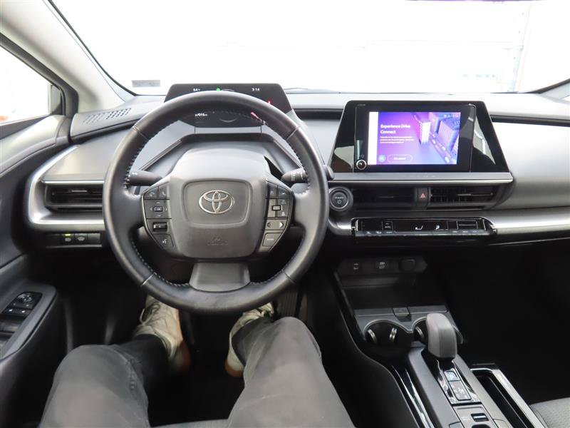 Used 2025 Toyota Prius LE FWD image 16