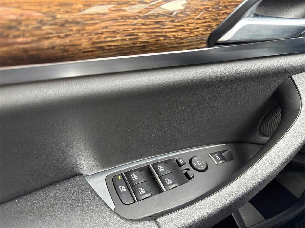 Used 2019 BMW X4 xDrive30i w/ Driving Assistance Package image 11