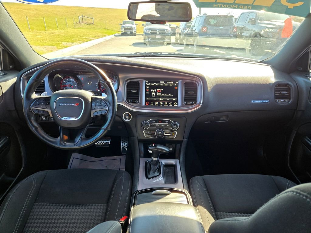 Used 2019 Dodge Charger SXT w/ Blacktop Package image 18