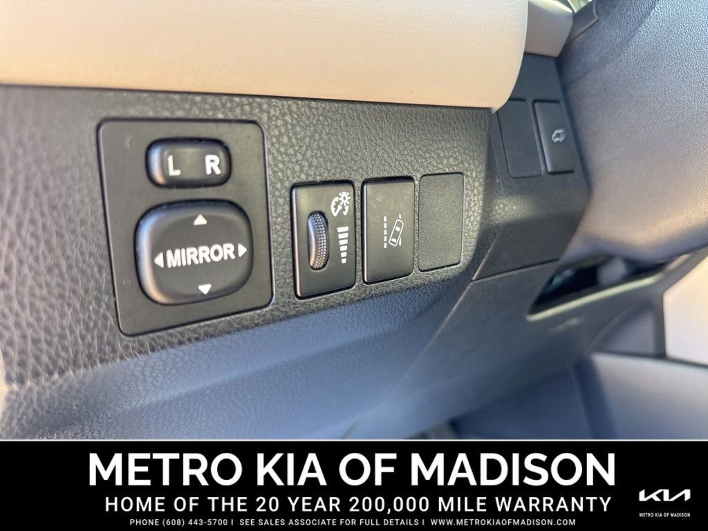 Used 2018 Toyota RAV4 Limited w/ Advanced Technology Package image 13