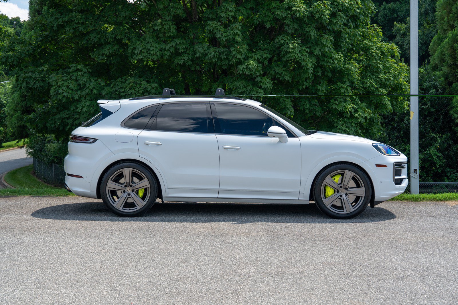 Certified 2025 Porsche Cayenne Turbo AWD/4WD image 8